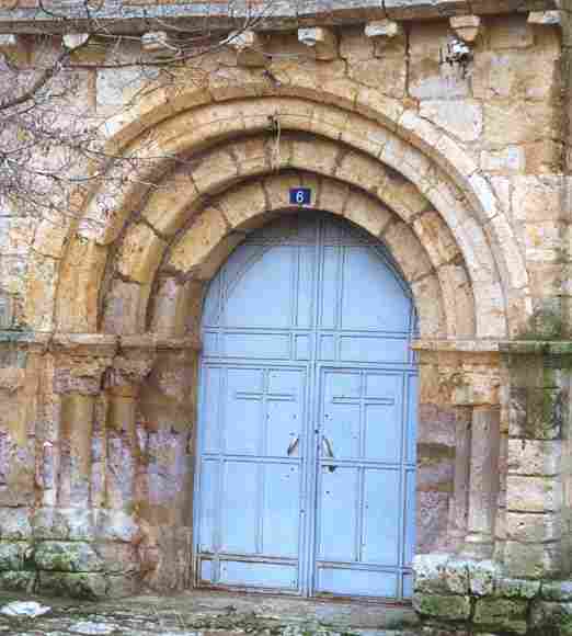 Portada romnica (s. XII) de la iglesia de San Pedro