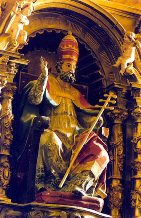 San Pedro, presidiendo el Altar Mayor